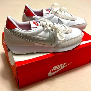 New In Box! Nike Women’s Daybreak Shoe